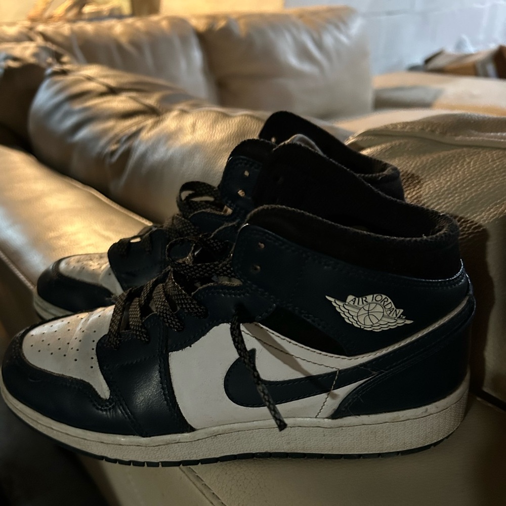 Jordan Kids Sneakers in Black and White